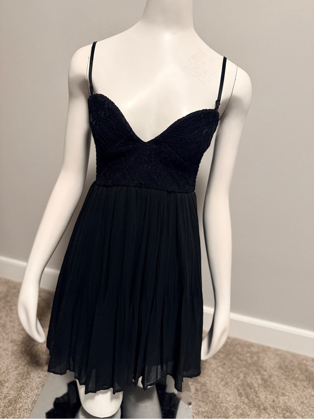 SABO Black Lace Bodice Pleated Mini Dress